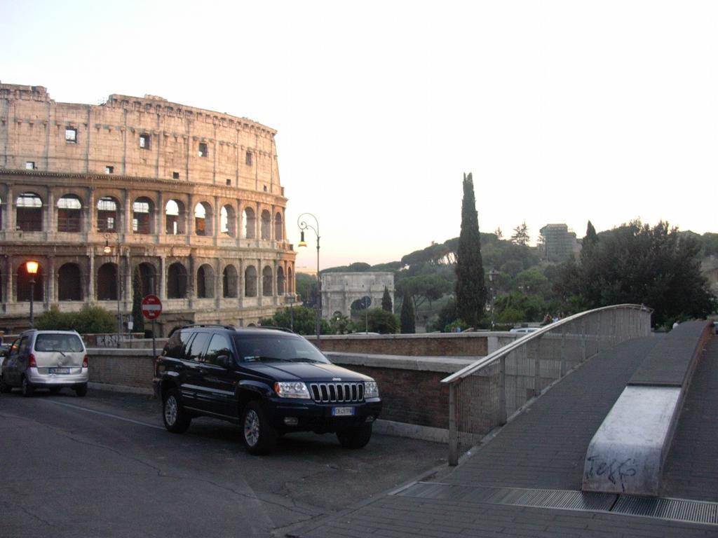 Vacanze Al Colosseo Polveriera Рим Номер фото